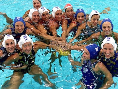 Las integrantes del equipo de waterpolo femenino en 2003.