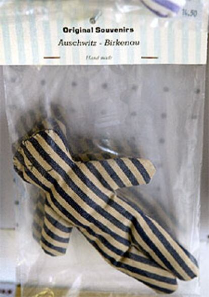 Un muñeco perteneciente a la línea de recuerdos turísticos diseñados por Agata Siwek.