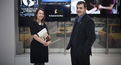 Maria Canabal y Josep Roca, durante la presentaci&oacute;n del libro en Madrid.