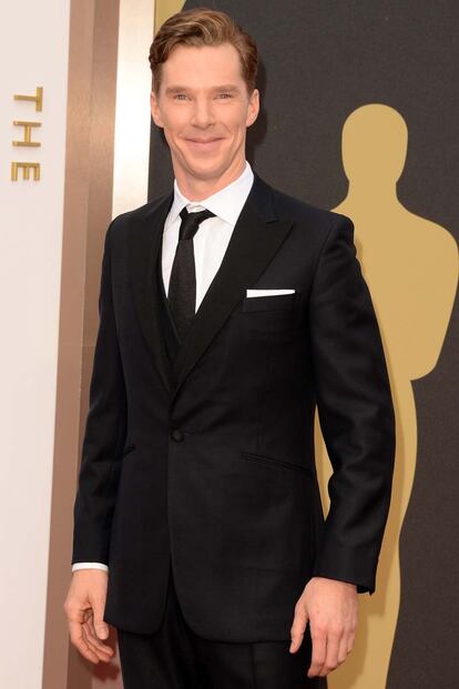 Benedict Cumberbatch pasa de la pajarita y apuesta por el traje y la corbata.