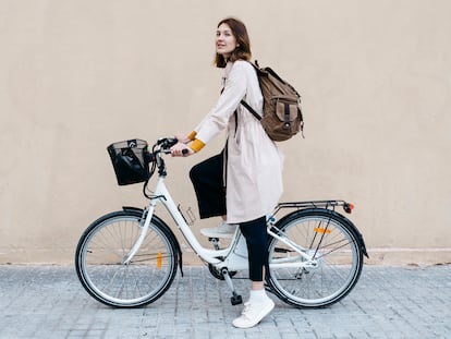 Más de un siglo compitiendo con bicicletas deportivas para que las de paseo sigan llamándose “de mujer”