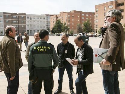 Representantes de los ‘trabucaires”, en el cuartel de Sant Andreu de la Barca.
