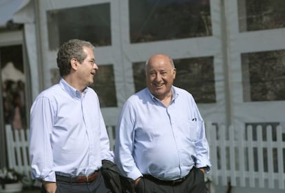 Amancio Ortega, derecha, con Pablo Isla, presidente de Inditex.