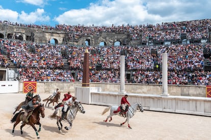 Espectáculo histórico en el anfiteatro romano de Nimes.  