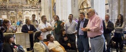 Carbonero y Fern&aacute;ndez, este mi&eacute;rcoles con trabajadores encerrados en la Catedral de Sevilla.