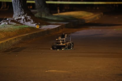 An anti-explosives robot in the area where Fernando Villavicencio was attacked in Quito.