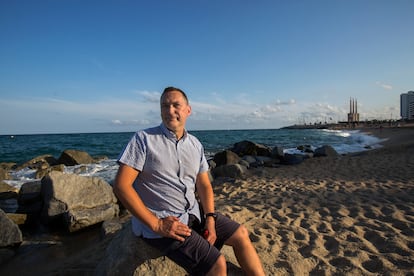 Francisco J. Doblas-Reyes, investigador del Centro Nacional de Supercomputación de Barcelona, en la playa de Badalona, en Barcelona, el 2 de agosto.