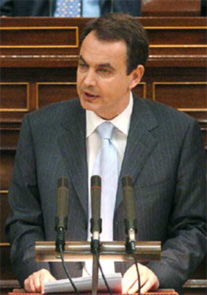 Rajoy responde desde la tribuna del Congreso al discurso de esta mañana de Zapatero.
