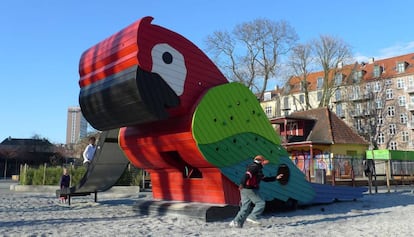 Uno de los espacios de juego infantil en los que se inspirará el Ayuntamiento de Barcelona para renovar sus parques.