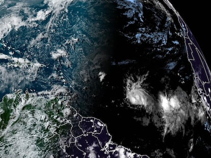La tormenta tropical Bret, en el Atlántico, en una fotografía satelital, el 19 de junio.
