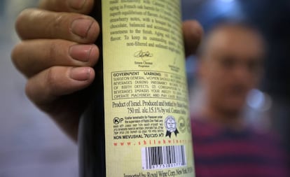 Un vino elaborado en los asentamientos de Cisjordania y vendido como "producto de Israel".