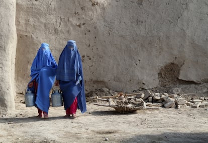 Dos mujeres afganas en Jebul Saraj, en Afganistán.