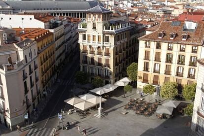 Vista aérea de las terrazas de la plaza de Ramales, en el distrito de Centro.