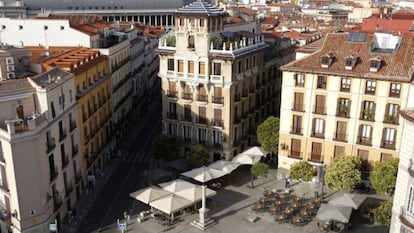 Vista aérea de las terrazas de la plaza de Ramales, en el distrito de Centro.