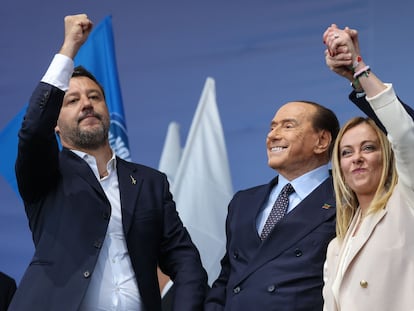 Matteo Salvini, Silvio Berlusconi y Giorgia Meloni, en el cierre de campaña para las elecciones italianas.