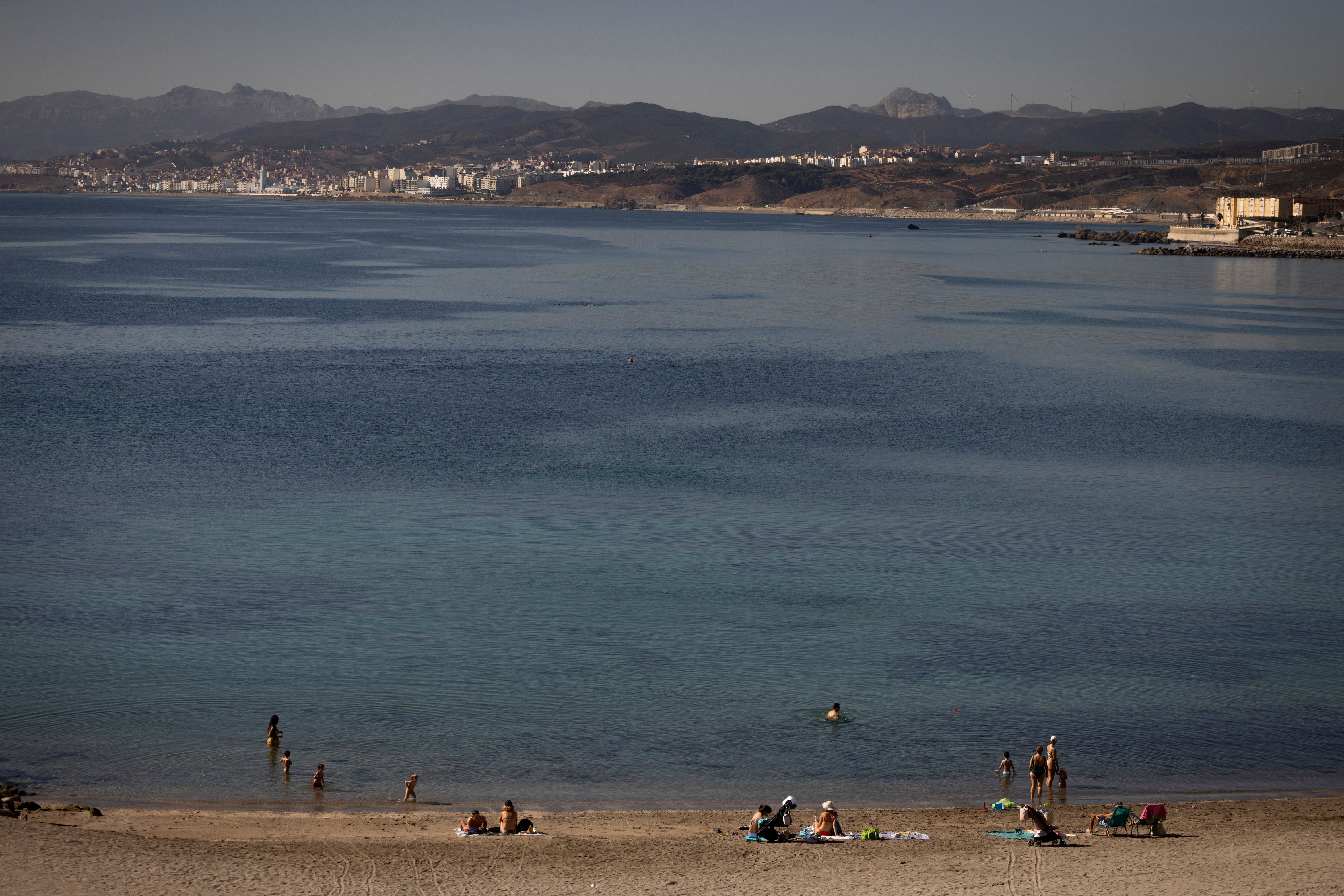 Playa de la Ribera en Ceuta, este lunes.