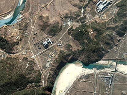 Vista de la central nuclear de Yongbyon, en Corea del Norte, tomada por un satélite de EE UU.