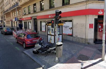 El quiosco de la ONCE de la calle Hilarión Eslava donde se encontró el cadáver del vendedor de cupones.