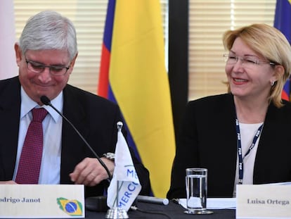 Luisa Ortega e o procurador-geral, Rodrigo Janot, concedem entrevista coletiva em Brasília