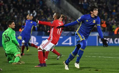 El iraní Sardar Azmoun celebra uno de los goles del Rostov ante el Bayern.
