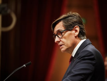 Dvd 1226
Barcelona, 08/08/2024 -
Pleno de investidura del socialista Salvador Illa, sin la presencia de l expresidente catalán Carles Puigdemont se encuentra en paradero desconocido tras haber sido perdido de vista al concluir una intervención en un acto en Barcelona, en un regreso que se produjo casi siete años después de su fuga de la justicia española. Foto: Gianluca Battista