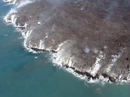 Vídeo | Vuelo sobre el delta creado por el volcán de Cumbre Vieja en La Palma