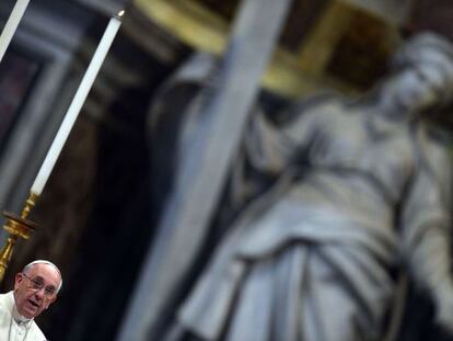 El papa Francisco en la basílica de San Pedro.