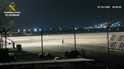 Imagen de las cámaras que captaron al presunto autor de los robos en la oscuridad mientras robaba cableado eléctrico
GUARDIA CIVIL
16/11/2021