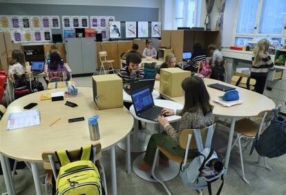 Los alumnos de cuarto del colegio Ressu, en Helsinki, durante una clase.