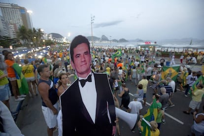 A figura de papelão do juiz Sérgio Moro é habitual nos protestos anti-corrupção.