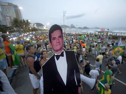 A figura de papelão do juiz Sérgio Moro é habitual nos protestos anti-corrupção.