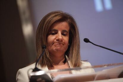 Labor Minister F&aacute;tima B&aacute;&ntilde;ez speaks to reporters in July.