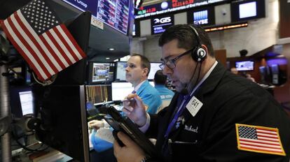 Un agente bursátil en el parqué del New York Stock Exchange