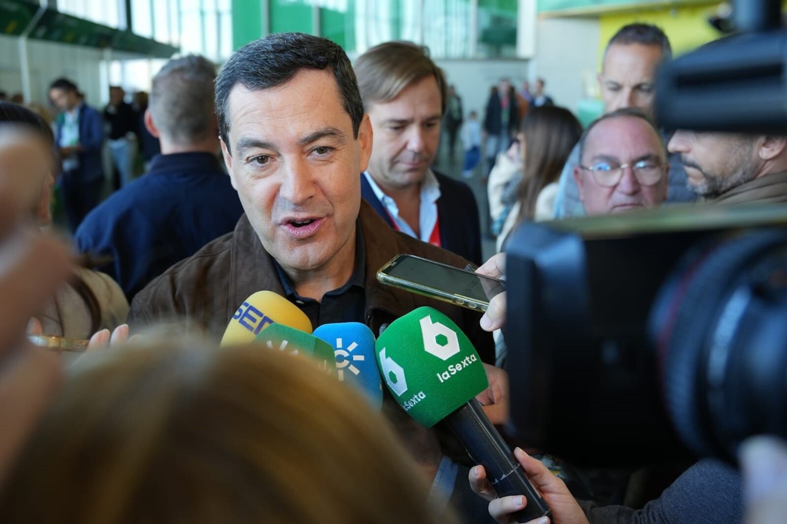 Última hora de la actualidad política, en directo | Moreno, sobre las negociaciones para la sucesión de Mazón: “Que se dejen de politiqueo y pongámonos en marcha”