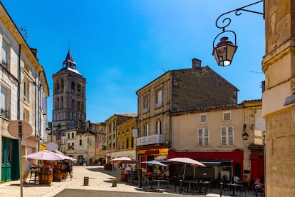 Vista del campanario del priorato de Saint-Léger, en Cognac.