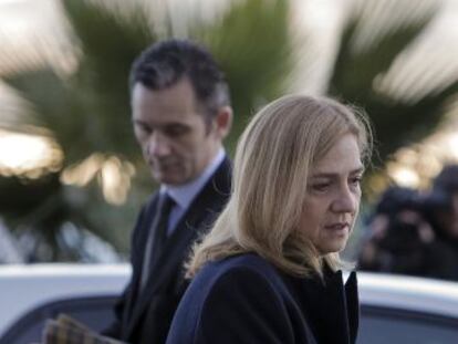 Urdangarin y la infanta Cristina, este viernes a la entrada del juzgado.