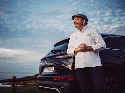 El cocinero, junto a un modelo DS7. Todo lo compartido entre Jesús Sánchez y DS Automobiles confluye en la sostenibilidad, que marca el camino a quienes aspiran a ser (o son ya) referente en su sector.