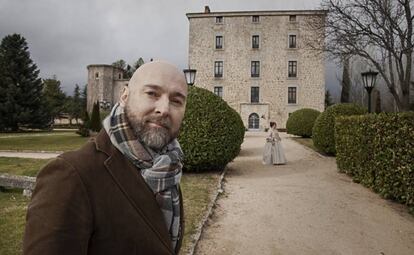 El escritor Fernando J. Múñez en la finca El Campillo, en San Lorenzo de El Escorial,Madrid.