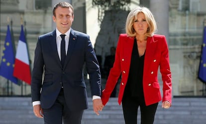 El presidente franc&eacute;s Emmanuel Macron y su esposa Brigitte Macron en el El&iacute;seo el pasado 6 de julio.