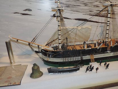 Modelo del 'Erebus' atrapado en el hielo, en el Heritage Center de Nattilik. 