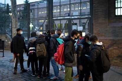 Alumnos del colegio La Sedeta de Barcelona, el primer día de colegio tras la vacaciones navideñas.



