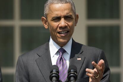 Barack Obama anuncia en los jardines de la Casa Blanca la reapertura, tras 54 años, de la embajada de Estados Unidos en La Habana. La decisión, comunicada el 1 de julio, consumaba 18 meses de negociaciones secretas. | <a href=http://internacional.elpais.com/internacional/2015/07/01/actualidad/1435758220_022026.html target=”blank”>IR A LA NOTICIA</a>