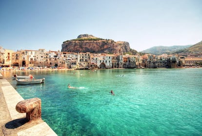 Cefalú, la idílica localidad costera de la costa norte de Sicilia donde Aleister Crowley construyó una abadía thelemita y de la que acabó siendo expulsado.