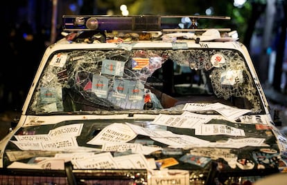 A vandalized Civil Guard patrol car outside the regional department of economic affairs on Wednesday night.