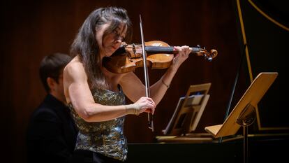 La violinista Lina Tur Bonet, artista residente, junto con su grupo MUSIca ALcheMIca, del Centro Nacional de Difusión Musical.