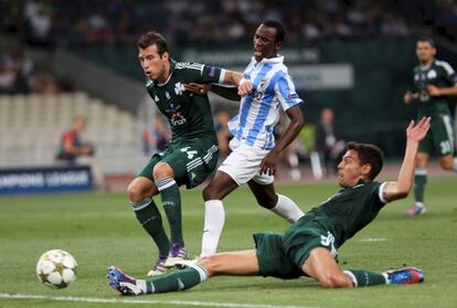 Fabrice, del Málaga, en un duelo clasificatorio contra el Panathinaikos.