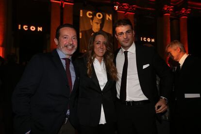 Ricardo Fraguas y Marta Sanz, de Mirto, junto a Cristiano Badoch, director de publicidad de ICON