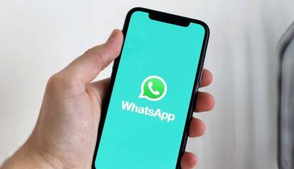 Teléfono con WhatsApp