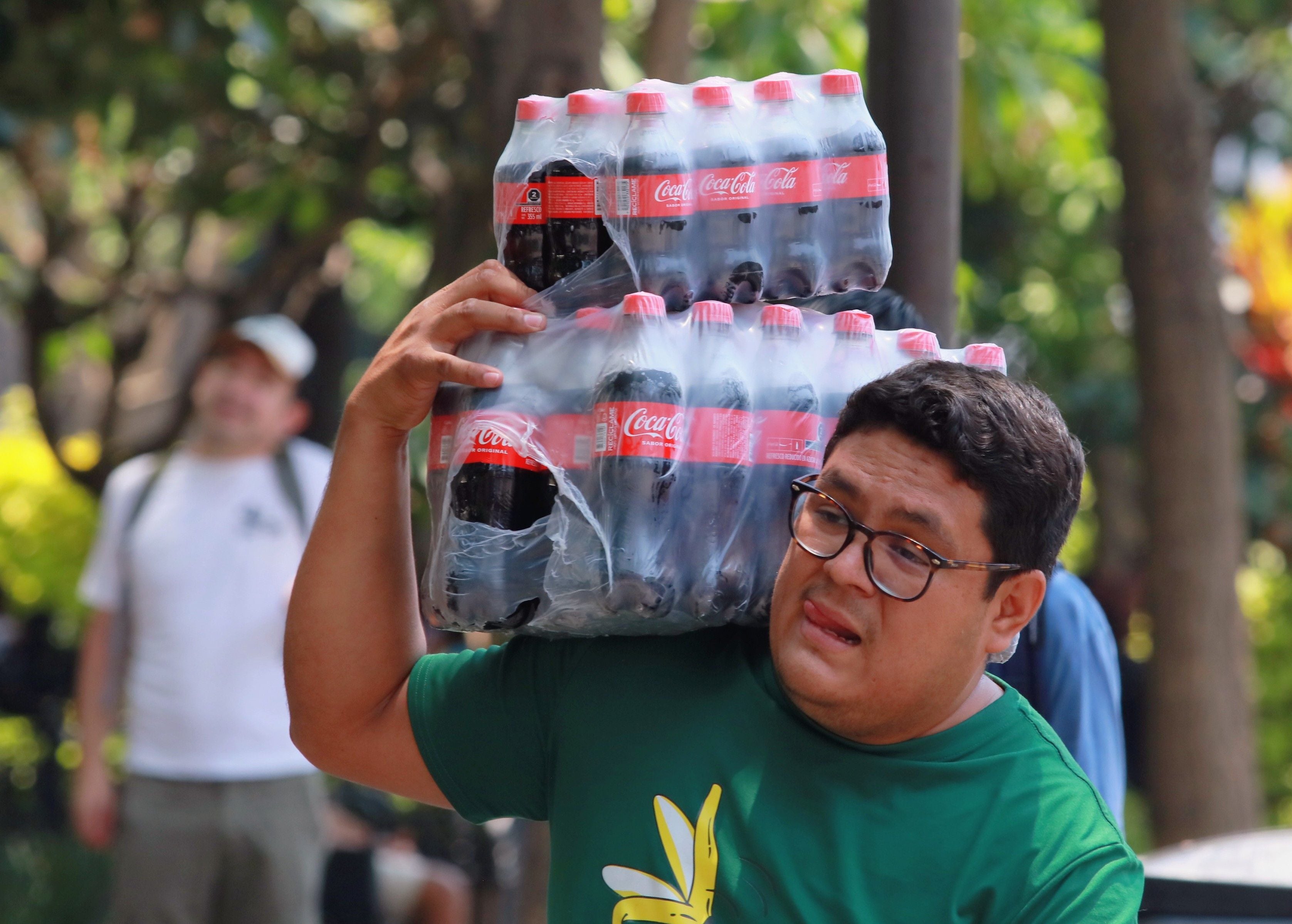 Impuestos a los refrescos en México: las claves del aumento a las bebidas con azúcar y versiones ‘light’ en 2026