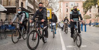 Manifestación convocada por Repartidores Unidos y APRA (Asociación Profesional de Riders autónomos) por las calles de Palma de Mallorca.